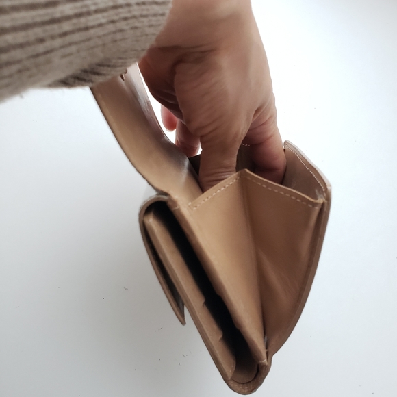 Authentic Louis Vuitton Vernis Compact Wallet - Picture 16 of 16